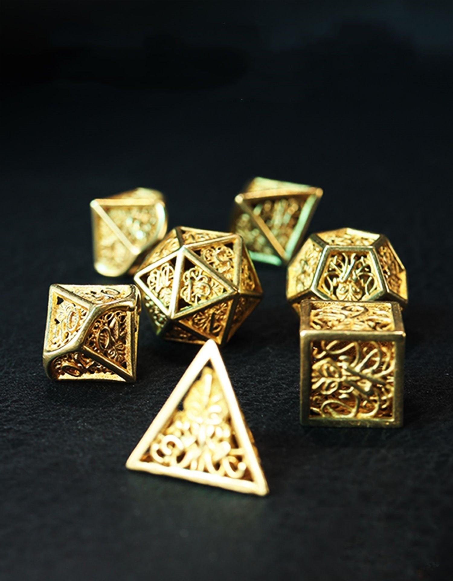 7Pcs/Set Gold Brass Cthulhu Metal Hollow Style DND Dice D4 D6 D8 D10 D% D12 D20 D&amp;D Table Games MTG RPG Dice Set - NERD BEM TRAJADO