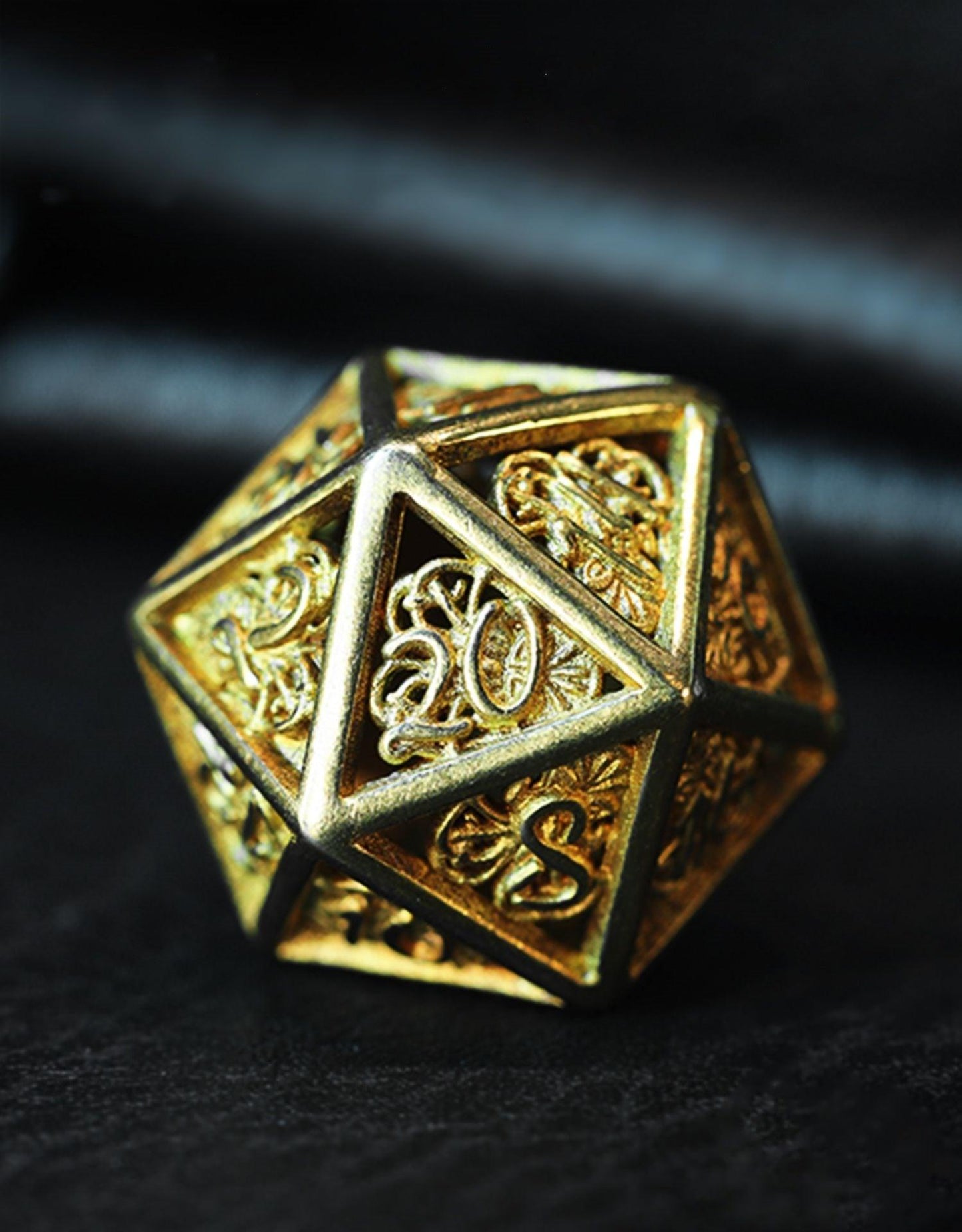 7Pcs/Set Gold Brass Cthulhu Metal Hollow Style DND Dice D4 D6 D8 D10 D% D12 D20 D&amp;D Table Games MTG RPG Dice Set - NERD BEM TRAJADO