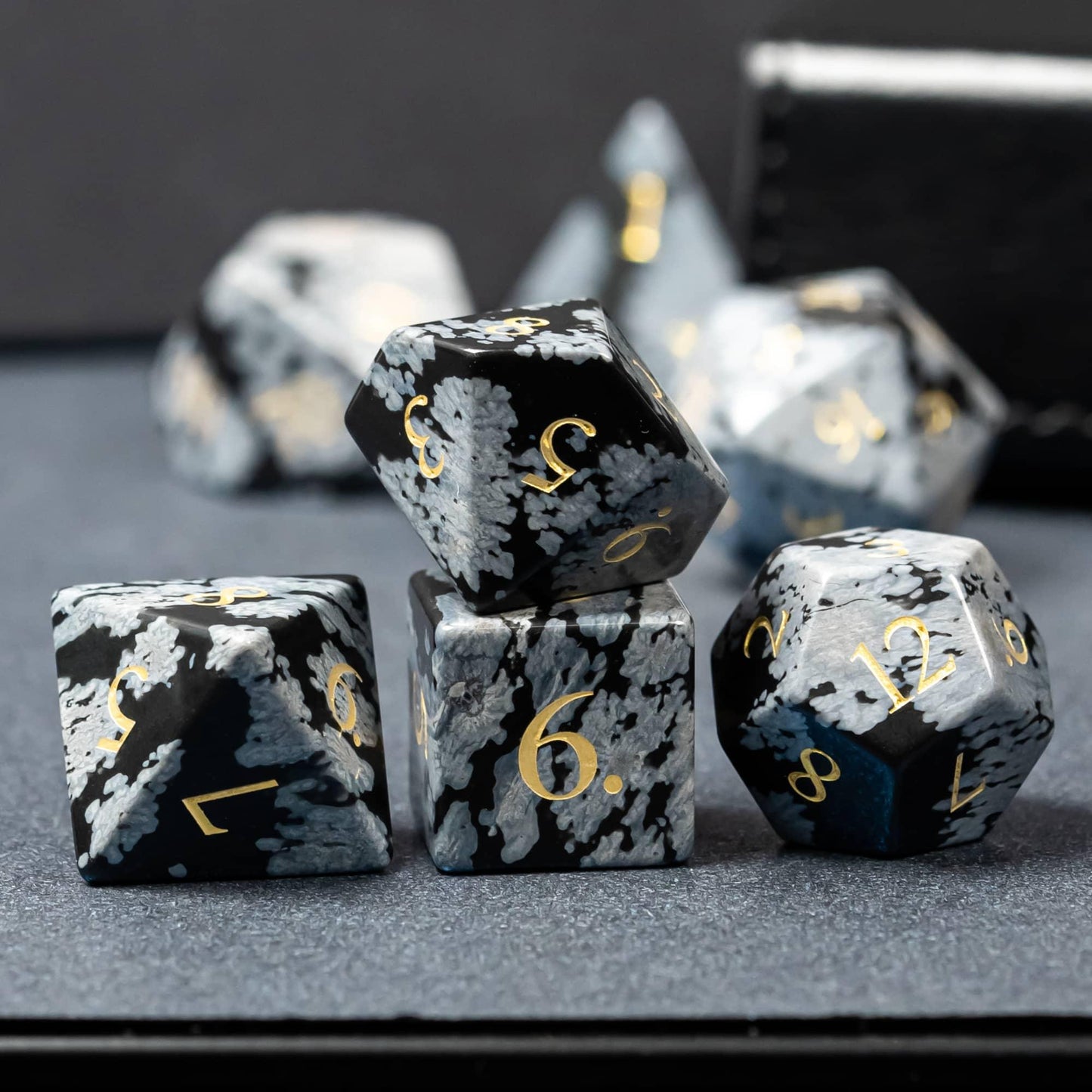 Kit de Dados RPG de Pedra - Modelo 15 - NERD BEM TRAJADO