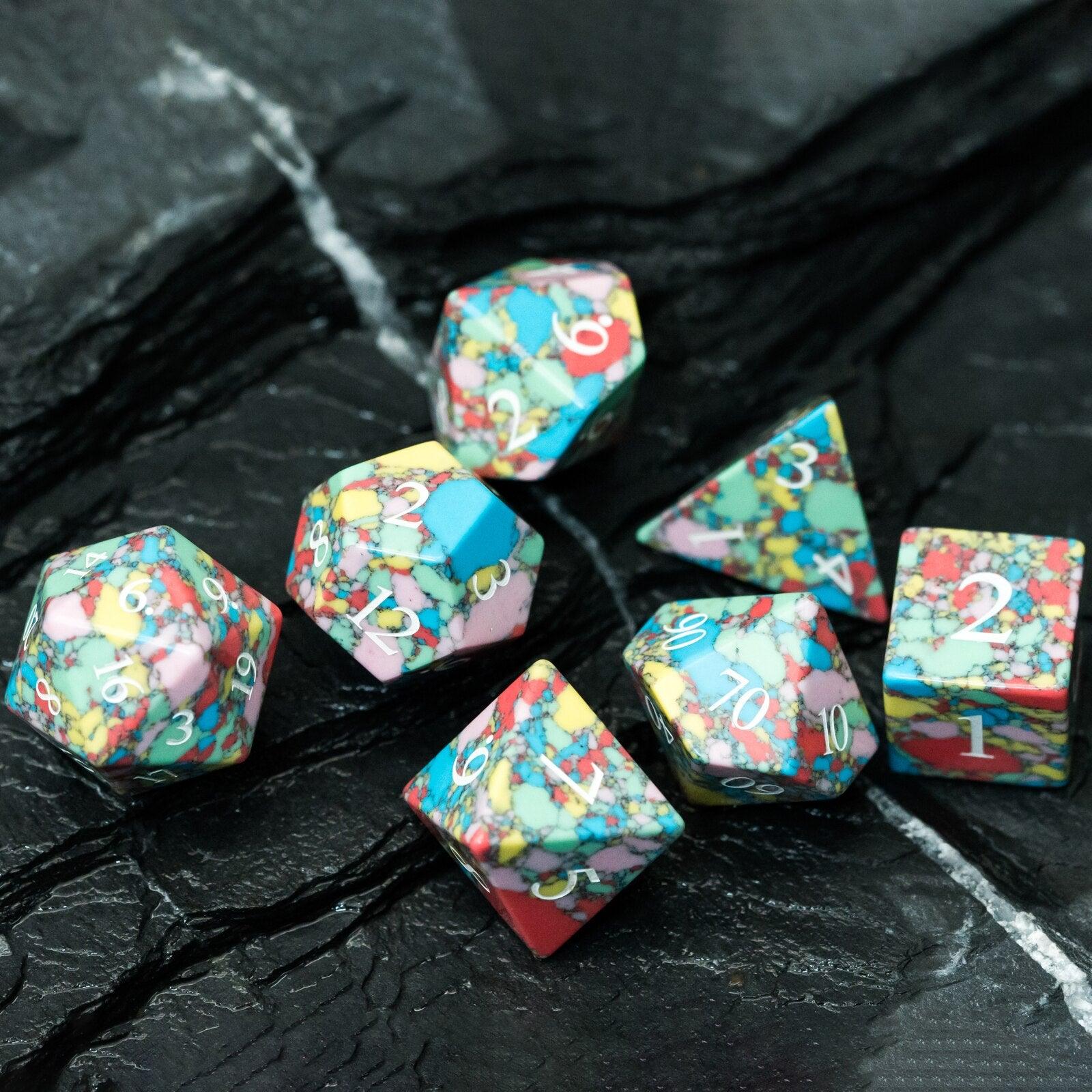 Kit de Dados RPG de Pedra - Modelo Feito a Mão - NERD BEM TRAJADO