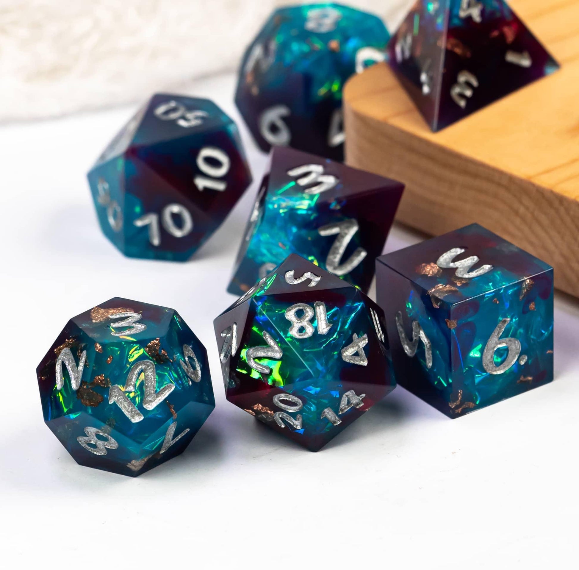 Kit de Dados RPG de Resina - Modelo 03 - NERD BEM TRAJADO