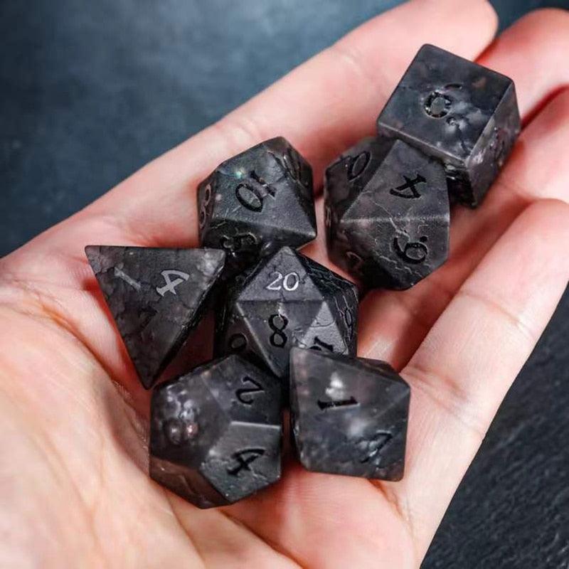 Kit de Dados RPG de Obsidiana - Modelo Premium 02 - NERD BEM TRAJADO