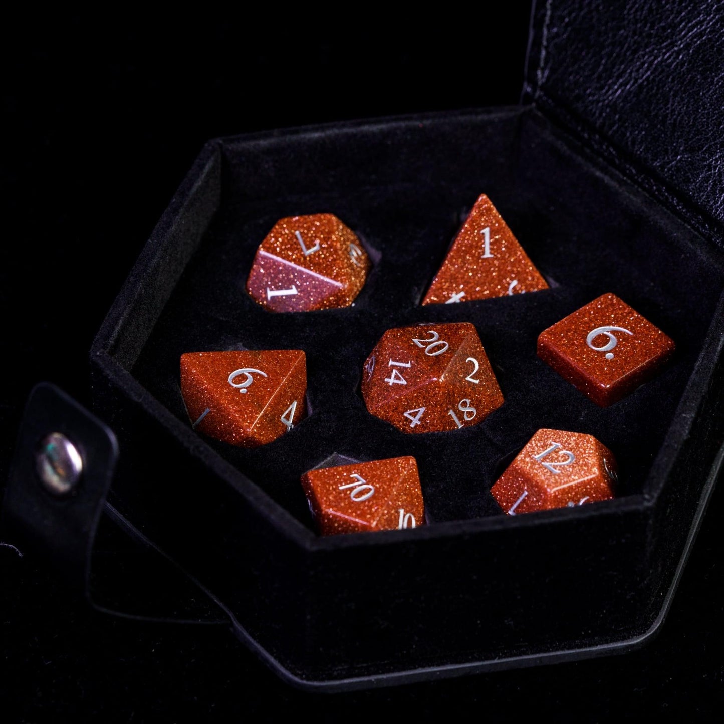 Kit de Dados RPG de Pedra - Modelo 10 - NERD BEM TRAJADO