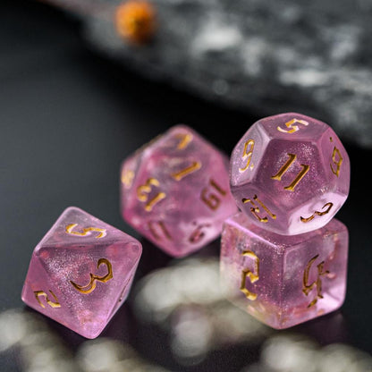 Poludie 7Pcs/Set Pink Gold DND Dice Set D4 D6 D8 D10 D% D12 D20 Translucent Polyhedral Dice for Role Playing Board Game MTG D&amp;D - NERD BEM TRAJADO