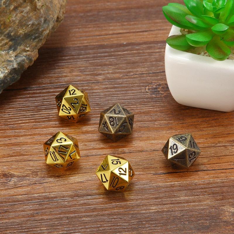 Dado para RPG D20 de Metal - NERD BEM TRAJADO