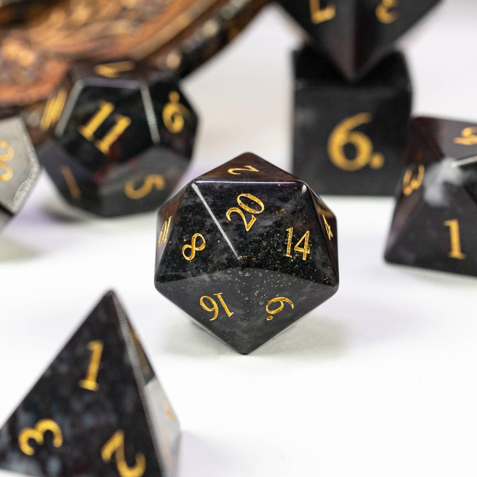 Kit de Dados RPG de Obsidiana - Modelo 05 - NERD BEM TRAJADO